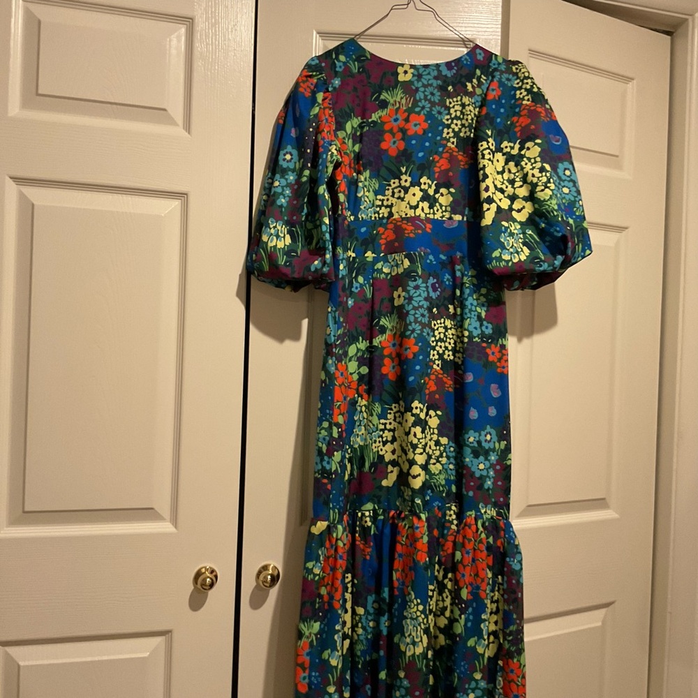 Beulah Style floral dress sz small, bottom is tiered and sleeves are full